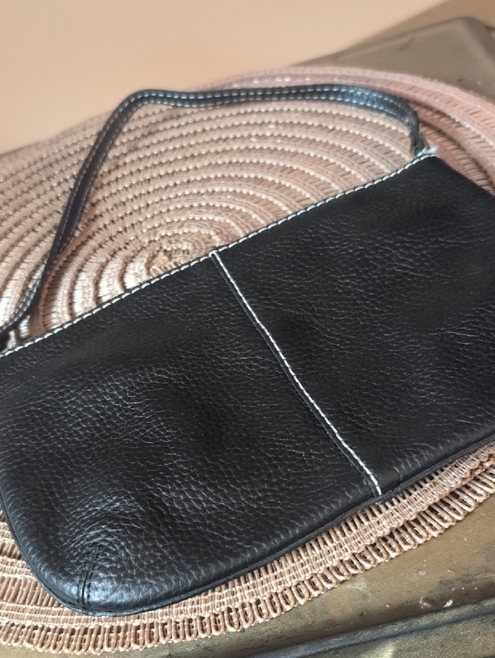 Vintage  Gap Classic Black Leather Hand Bag-wristlet